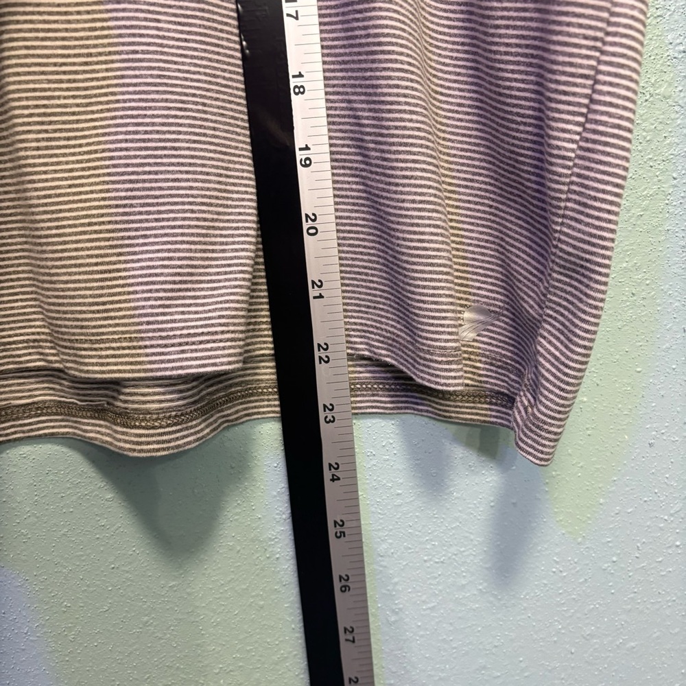 ⭐️ 3/$21 ⭐️ Fundamental Coast Women’s Gray Striped Sleeveless Muscle Tank Size L - Picture 6 of 6